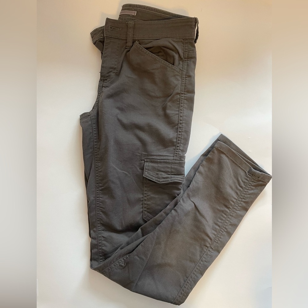 EUC L.L. Bean cargo pants.